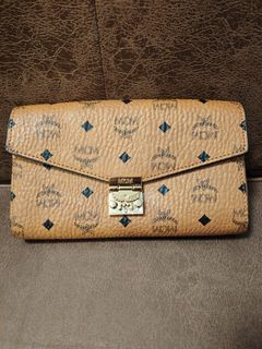 (Category: ) located in . Submitted by baglabel (Listing ID 1405586993, Image 1). Description: .