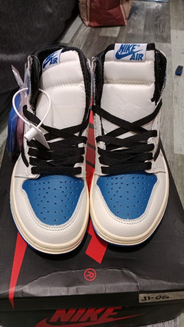 Nike Air Jordan 1 High OG (Category: Sneakers) located in Valenzuela. Submitted by jannah528 (Listing ID 1405576367, Image 2). Description: - Air Jordan 1 top notch - Colorway: White, Black, and Blue - Features Nike Air logo and swoosh - Size: US 5.5, UK 3, EUR 36, 22.5 cm - Includes original box - Made in Vietnam.