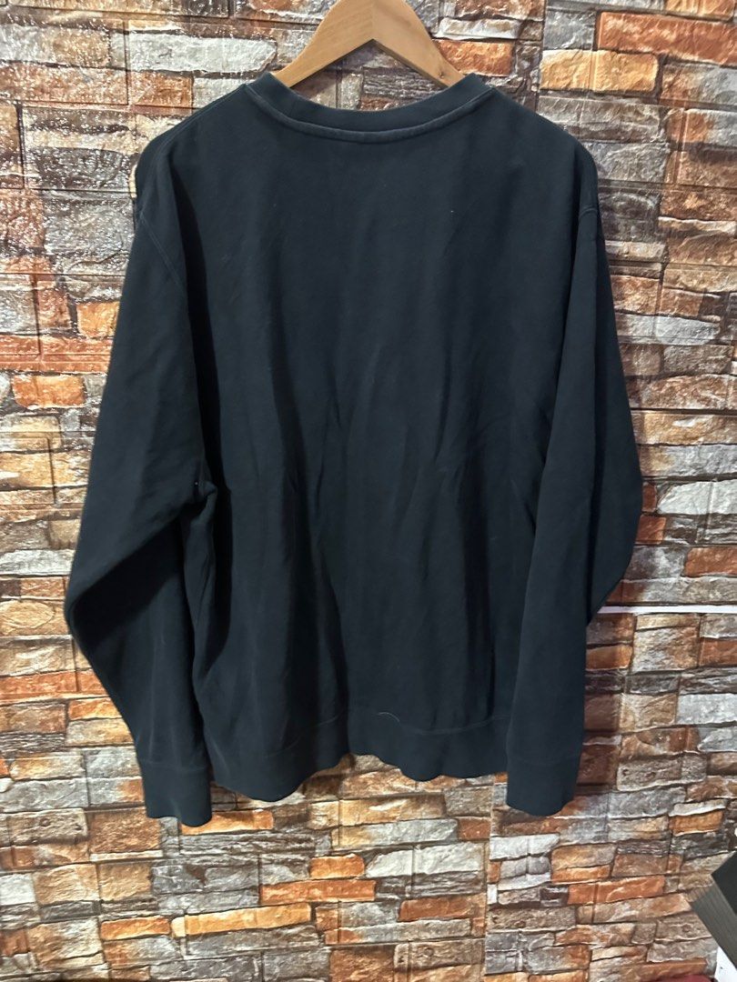 Nike Crewneck Sweatshirt 2XL (Category: Coats, Jackets and Outerwear) located in Paranaque City. Submitted by jer27.jpn (Listing ID 1405585091, Image 3). Description: - Black Nike crewneck sweatshirt - Size: w22,L26 dimes - Features the iconic Nike logo - Comfortable fabric - Classic crew neck design - Long sleeves - Great for layering Sale 299.