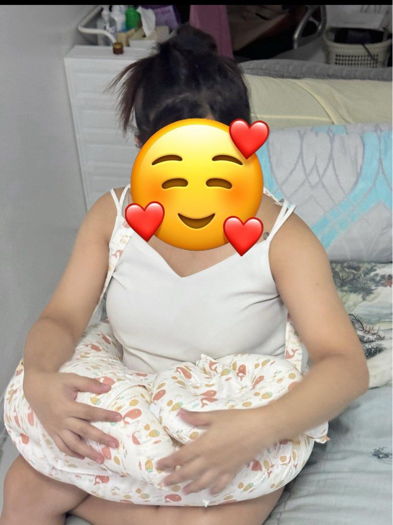 Nursing Pillow (Category: Maternity Care) located in Muntinlupa City. Submitted by Tins_preloved (Listing ID 1405563380, Image 2). Description: - Whale-themed print - U-shaped design for support - Provides comfort during breastfeeding - Soft, cushioned material.