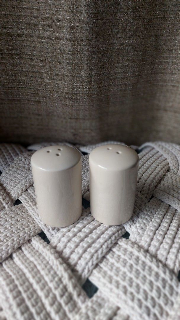 Salt Pepper Shaker (Category: Other Kitchenware & Tableware) located in Talisay. Submitted by enavnai13 (Listing ID 1405569082, Image 1). Description: -with crazings -with rubber stoppers -in good condition .