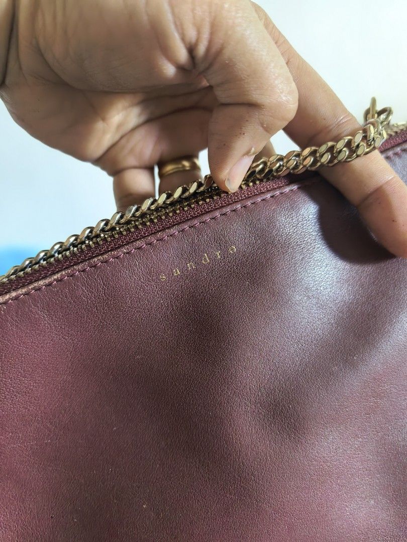 Sandro Crossbody Bag with Chain Strap (Category: Luxury Bags & Wallets) located in Cagayan de Oro. Submitted by tommygurl1218 (Listing ID 1405607086, Image 2). Description: - Sandro crossbody bag in burgundy - Chain strap - Zip closure - Compact design - Perfect for everyday or special occasions.