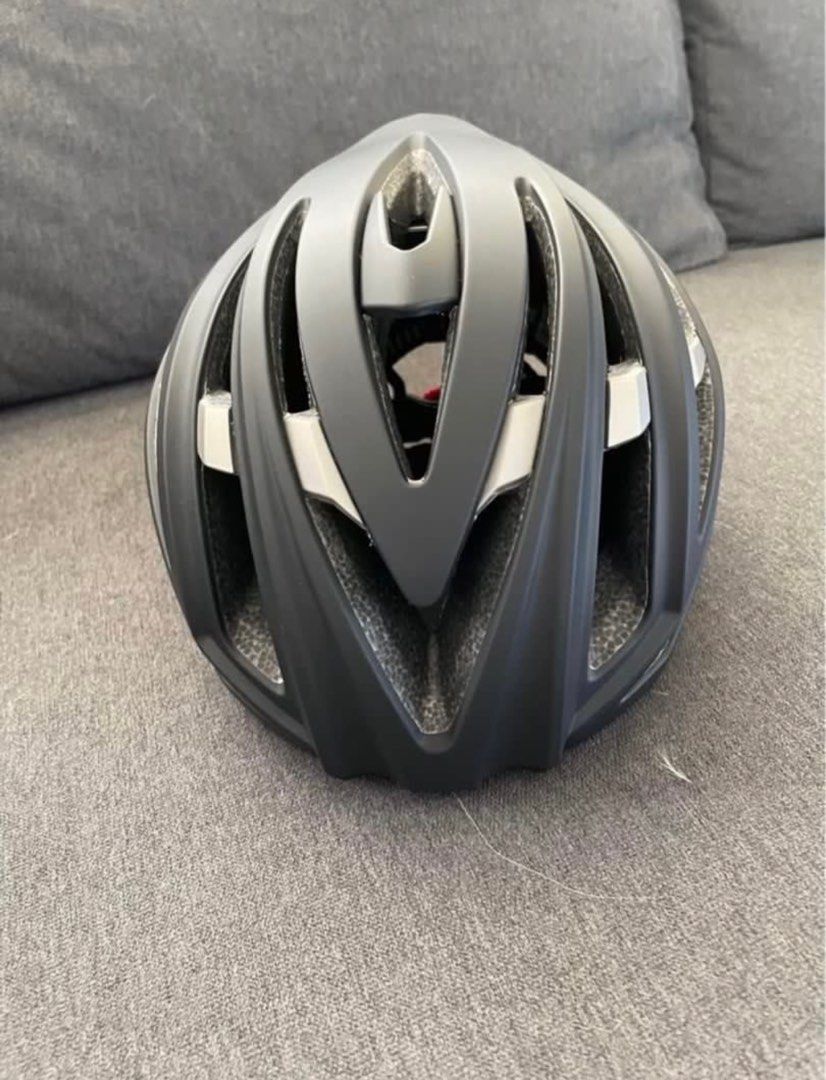 Sena Cycling Helmet (Category: Bicycles) located in Quezon City. Submitted by tat.ph.12 (Listing ID 1405553106, Image 2). Description: - Sena cycling helmet - Black color - Size S (50-55cm) - Adjustable straps - Internal padding - Dial adjustment system - Multiple vents for airflow - Sena logo visible.