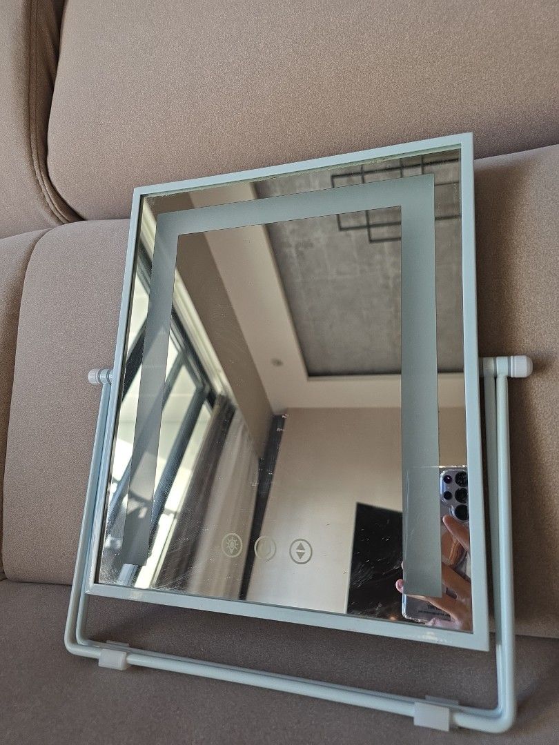 Table Mirror (Category: Mirrors) located in Singapore. Submitted by whisperj (Listing ID 1405623448, Image 1). Description: mirror no wire lost it .