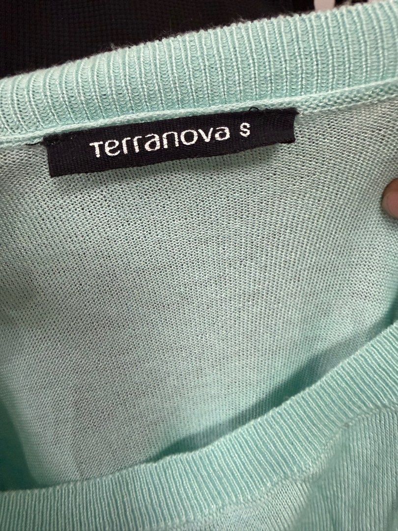 Terranova Mint Green Long Sleeve Sweater - Small (Category: Longsleeves) located in San Juan City. Submitted by bokisy (Listing ID 1405665196, Image 2). Description: - Mint green sweater - Long sleeves - Round neckline - Relaxed fit - Side slits at hem - Lightweight fabric - Perfect for layering - Simple and versatile.