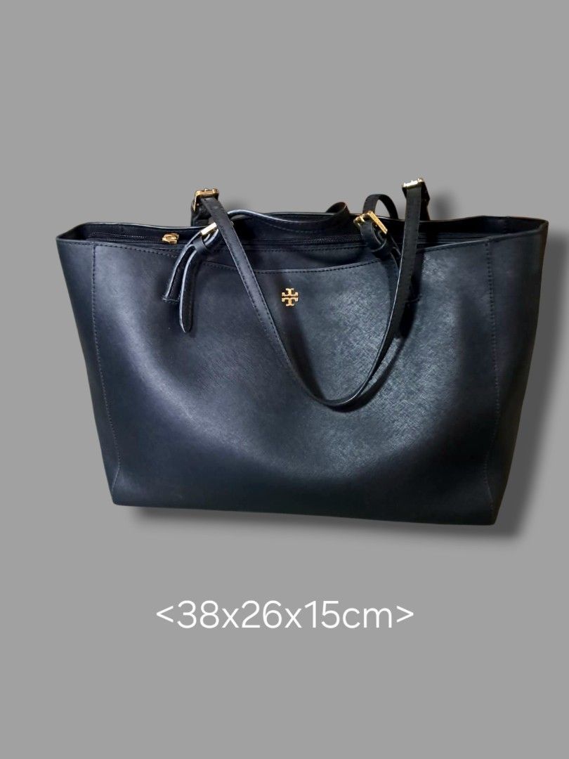 Tory Burch Tote Bag (Last Price) (Category: Luxury Bags & Wallets) located in Zamboanga. Submitted by corneliasbags (Listing ID 1405579784, Image 1). Description: -made up of high quality , durable safiano leather -2 compartment with clean lining (very minimal signs of used) -corners intact, no rubs -handle in great condition with rubber lining intact -hardwares are in gold tone, makintab at makinis pa -3000+sf (non negotiable).