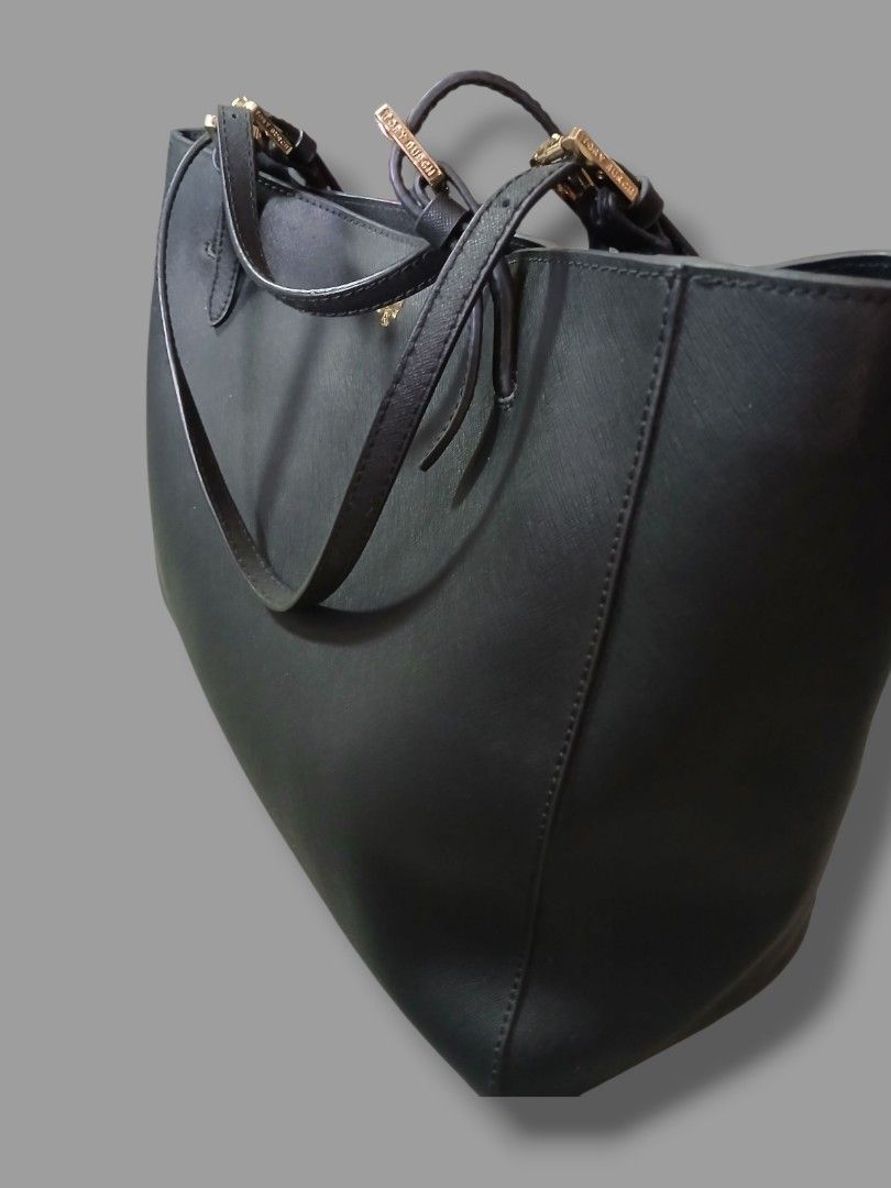 Tory Burch Tote Bag (Last Price) (Category: Luxury Bags & Wallets) located in Zamboanga. Submitted by corneliasbags (Listing ID 1405579784, Image 3). Description: -made up of high quality , durable safiano leather -2 compartment with clean lining (very minimal signs of used) -corners intact, no rubs -handle in great condition with rubber lining intact -hardwares are in gold tone, makintab at makinis pa -3000+sf (non negotiable).