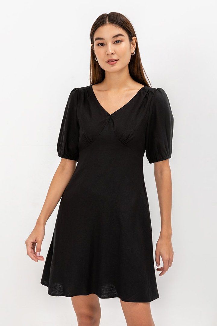 Uniqlo Black Dress (Category: Dresses) located in Davao. Submitted by decluttering.dvo (Listing ID 1405535629, Image 1). Description: - Uniqlo black dress - Size: L - Features: V-neck, short puffed sleeves - Design: Fitted bodice, slightly flared skirt - Fabric: Lightweight - Occasion: Suitable for casual and semi-formal events - Versatile: Can be dressed up or down Helping tags Love Bonito, Zara, Mango, Stradivarius, Sandro, Maje.
