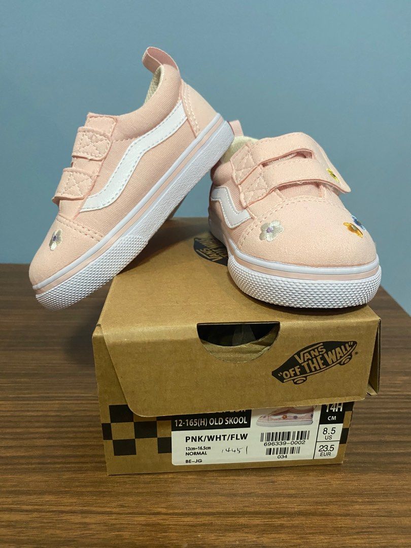 Vans Old Skool Pink Toddler Shoes (Category: Babies & Kids Fashion) located in Muntinlupa City. Submitted by Rodneyboi (Listing ID 1405591682, Image 1). Description: - Pink Vans Old Skool toddler shoes - Easy hook-and-loop closure - Stylish floral design - Classic white sole - Comes with original box - Size: US 8.5, EUR 23.5 - Perfect for your little one!.