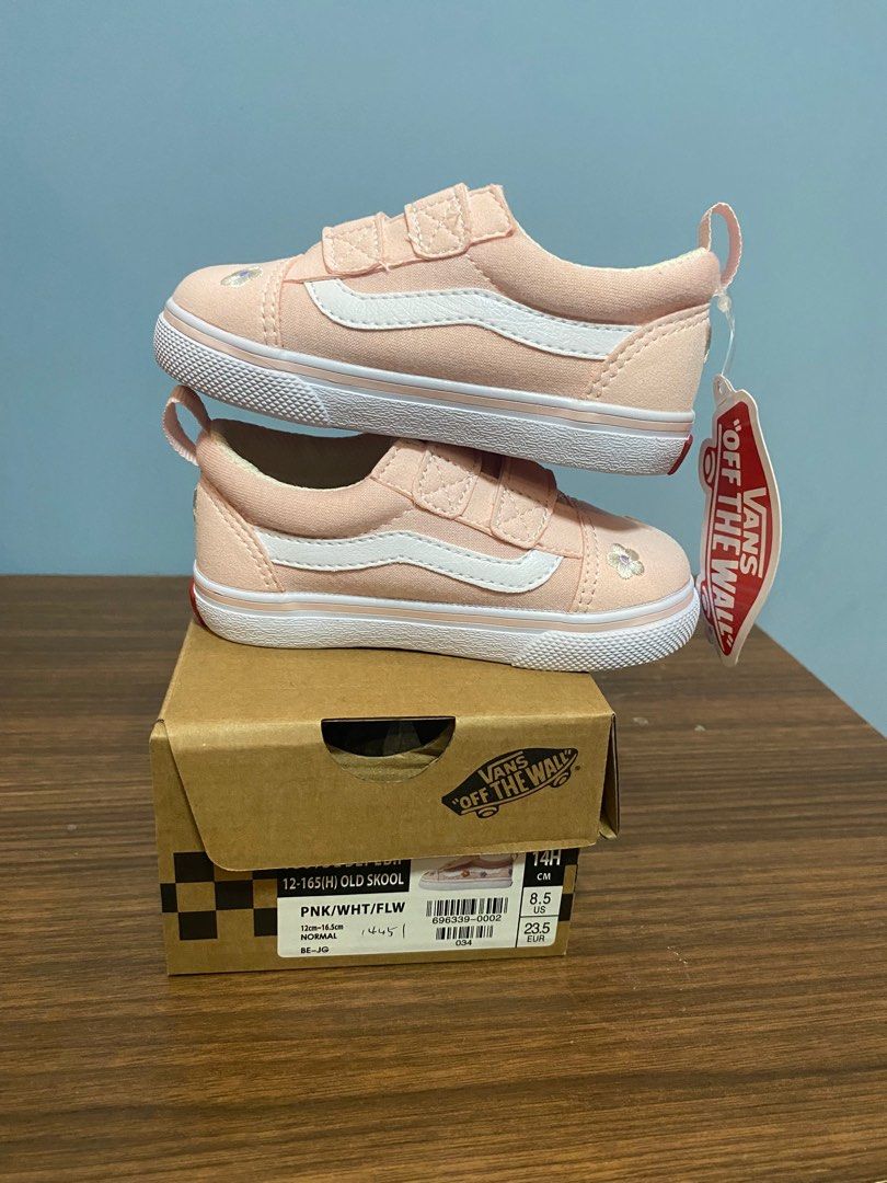 Vans Old Skool Pink Toddler Shoes (Category: Babies & Kids Fashion) located in Muntinlupa City. Submitted by Rodneyboi (Listing ID 1405591682, Image 2). Description: - Pink Vans Old Skool toddler shoes - Easy hook-and-loop closure - Stylish floral design - Classic white sole - Comes with original box - Size: US 8.5, EUR 23.5 - Perfect for your little one!.