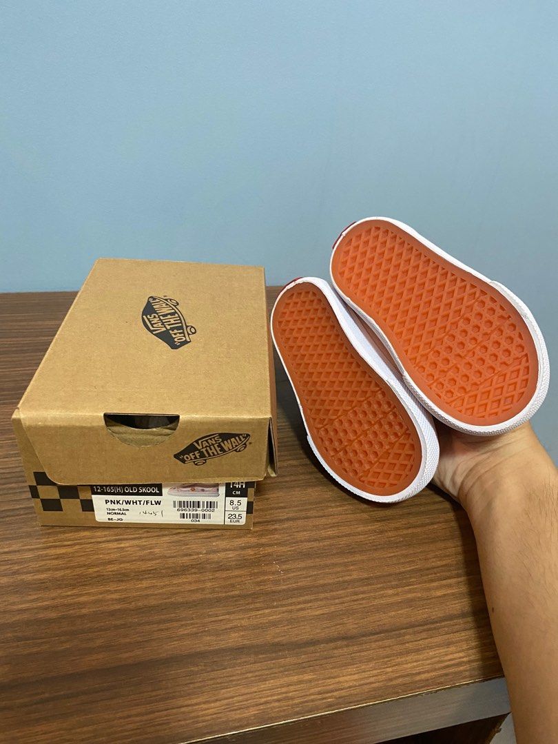 Vans Old Skool Pink Toddler Shoes (Category: Babies & Kids Fashion) located in Muntinlupa City. Submitted by Rodneyboi (Listing ID 1405591682, Image 3). Description: - Pink Vans Old Skool toddler shoes - Easy hook-and-loop closure - Stylish floral design - Classic white sole - Comes with original box - Size: US 8.5, EUR 23.5 - Perfect for your little one!.