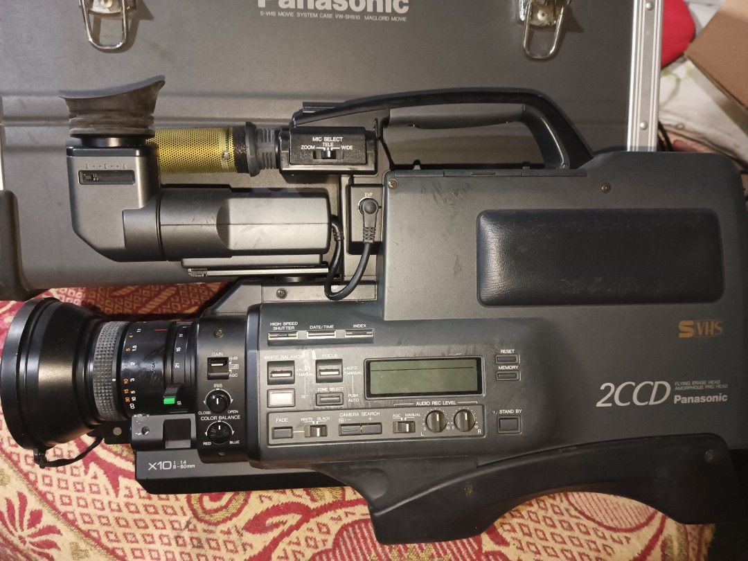 2CCD Panasonic Camcorder With Hard Case (Category: Video Cameras) located in Manila. Submitted by laydeemoonrcl (Listing ID 1405591430, Image 2). Description: Vintage Panasonic 2CCD Movie Master Camcorder Selling as it is Tested Power On-See Pic #4 As it is po sa Audio and Function kasi di ko po alam kalikutin. Adapter Working with 2 Battery Pack With Hard Case From Japan🇯🇵 Slightly Negotiable.