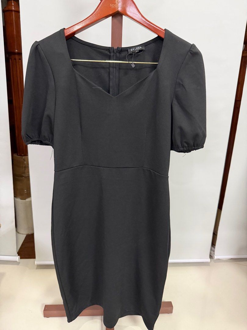 Zalora Work Black Dress - Size L (Category: Dresses) located in San Juan City. Submitted by bokisy (Listing ID 1405661713, Image 1). Description: - Zalora Work black dress - Size: L - Features a square neckline - Short, puffed sleeves - Fitted silhouette - Back zipper closure - Ideal for work or formal occasions.