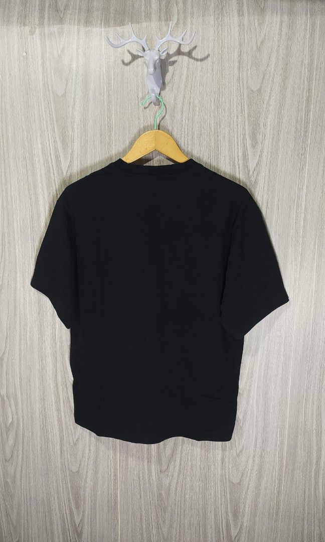 Acne Studios Black & Green Ellison Tone Face Shirt (Category: Tshirts & Polo Shirts ) located in Naga. Submitted by secondspinv2 (Listing ID 1405878094, Image 3). Description: Acne Studios Black & Green Ellison Tone Face Shirt ✅Size: M ✅Width: 22.5 ✅Length: 27 ✅Color Rate: 9.5/10 ✅No Issue ✅Need Wash ✅Location: Bicol Naga City, Camarines Sur ✅Courier: J&T Express/Flash Express ✅MOP: Gcash only.