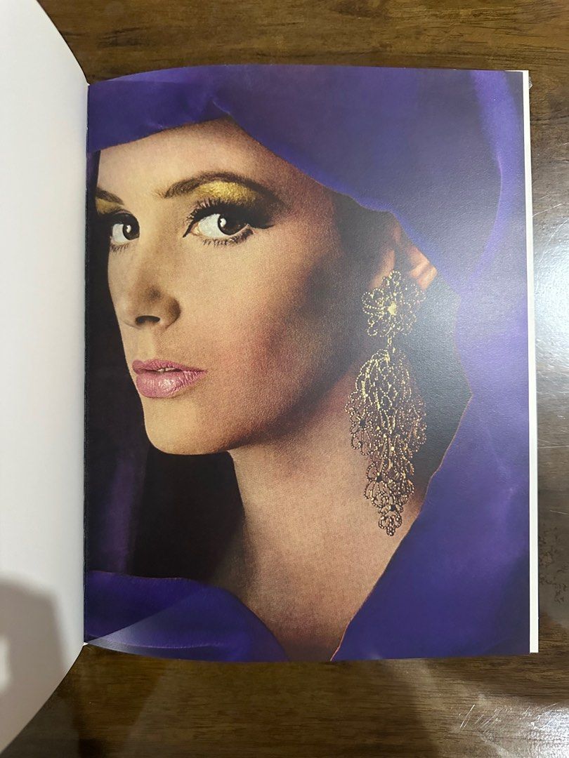 American Fashion Accessories (Category: Magazines) located in Cavite. Submitted by dearreaderph (Listing ID 1405730955, Image 2). Description: Hardbound large format coffee table book about Fashion.