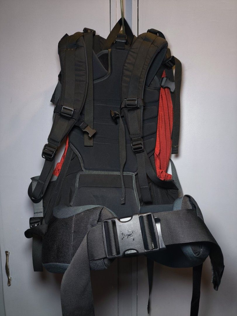 ARCTERYX BORA 60 (Category: Backpacks) located in Manila. Submitted by rewearables.mnl (Listing ID 1405895424, Image 3). Description: FOR SALE : ARCTERYX BORA 60 CONDITION: 9/10 COLOR RATE:10/10 ISSUE: MINOR SCUFF SA INSIDES ASKING PRICE :4000 **REWEARABLES PRODUCT DISCLAIMER** All thrift items are pre-loved and may show minor signs of wear or age. Please review photos and descriptions carefully before purchase. No returns or exchanges. We make e