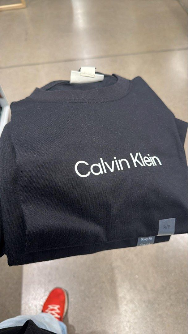 AUTHENTIC Calvin Klein Boxy Fit T-shirt (Category: Tshirts & Polo Shirts ) located in Bulacan. Submitted by the.maplemart (Listing ID 1405776906, Image 3). Description: CALVIN KLEIN BOXY FIT Available in 4 colors - Gray - Red - Black - Green How to order? Screenshot the item & slide in our DM Arrival: 1st to 2nd week of December 🇨🇦 100% Authentic ✅ VISIT OUR IG FOR MORE PASABUY ITEMS: @maplecartbymorelos.