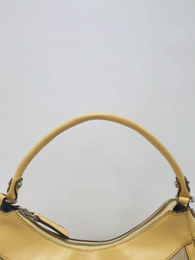 AUTHENTIC Gucci Abbey D Ring (Category: Luxury Bags & Wallets) located in Muntinlupa City. Submitted by atelier.archive (Listing ID 1405718509, Image 3). Description: - guaranteed authentic - money back if proven fake - fresh from bag spa - can send more photos upon requests for sure buyers - no bogus buyers - lowball offers will NOT be entertained Rfs : need money for school .