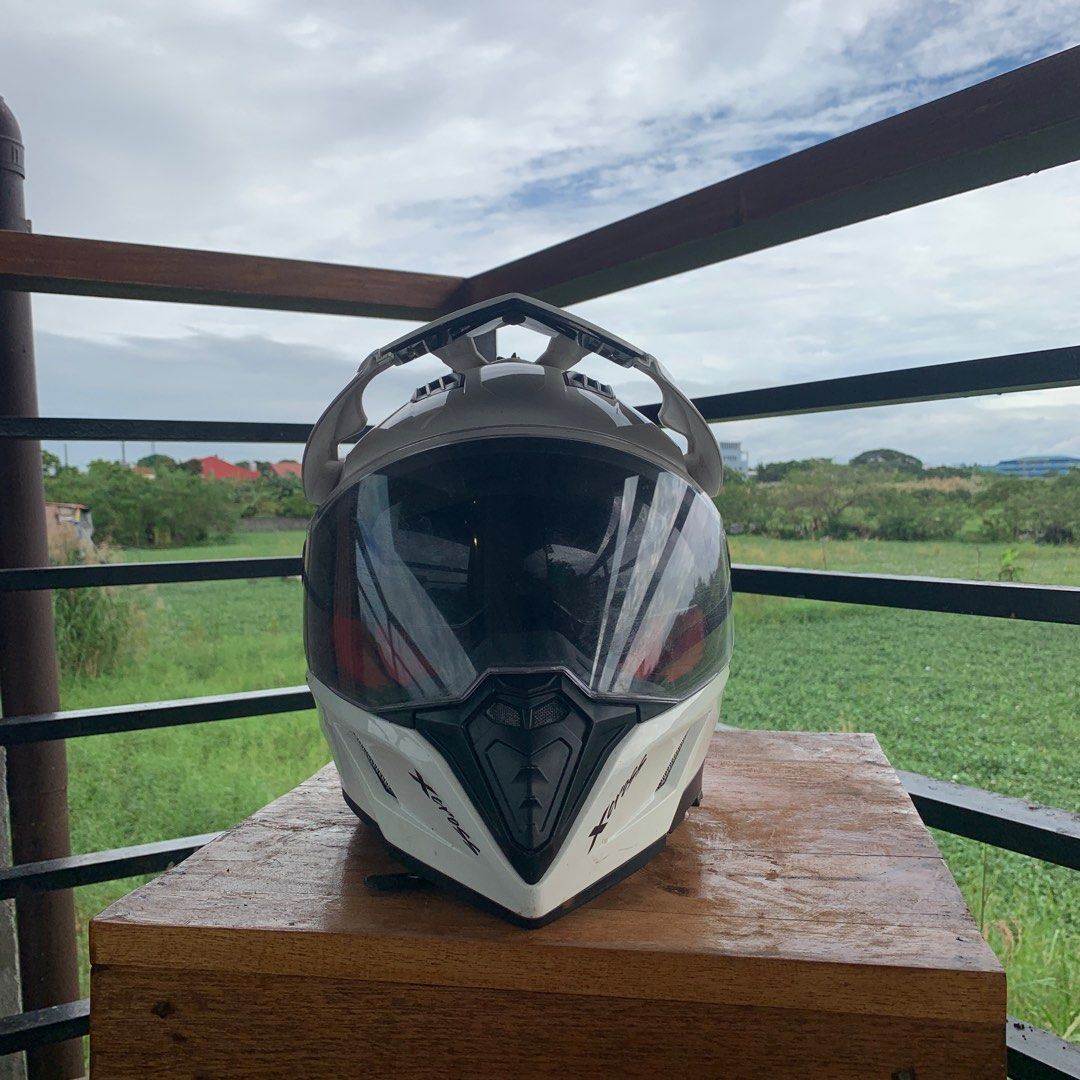 AXOR X-Cross Full Face Dual Visor Helmet (Category: Helmets and other Riding Gears) located in Manila. Submitted by shardz07 (Listing ID 1405762261, Image 3). Description: AXOR X-Cross Solid Color Full Face Dual Visor Adventure Motorcycle Helmet Size: XL BOUGHT from 🍊 app for 5000 in picture 6th.