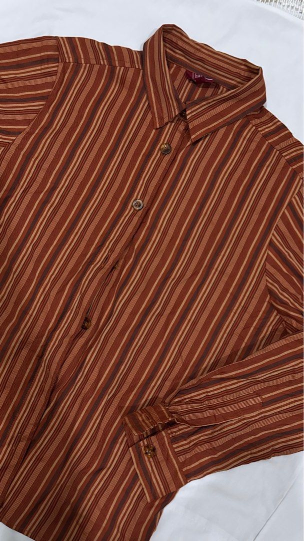 Basic Formal Top (Category: Longsleeves) located in Telok Panglima Garang. Submitted by prelovedbysarah2 (Listing ID 1405825418, Image 1). Description: Color : Burgundy & Orangey Sizing : M-L .
