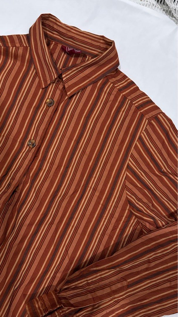 Basic Formal Top (Category: Longsleeves) located in Telok Panglima Garang. Submitted by prelovedbysarah2 (Listing ID 1405825418, Image 2). Description: Color : Burgundy & Orangey Sizing : M-L .