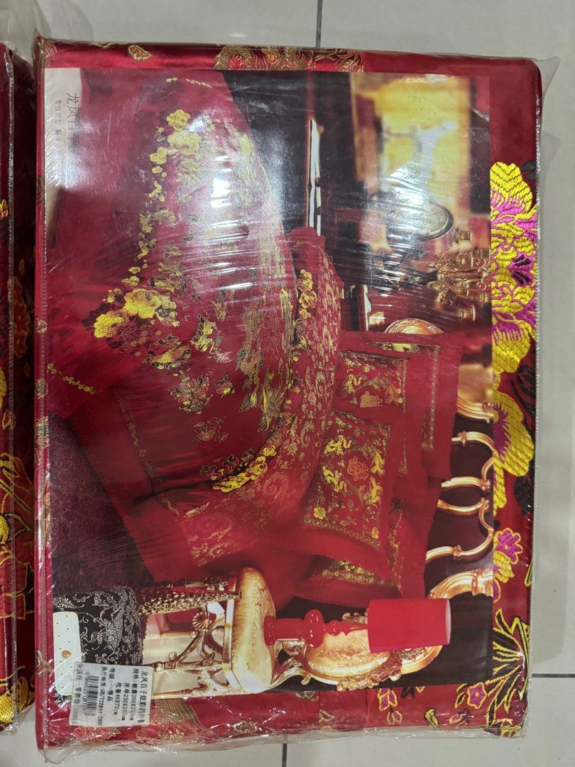 Bedsheets (Category: Bedding & Towels) located in Sungai Dua. Submitted by goodquality98 (Listing ID 1405852065, Image 3). Description: Marriage bedsheet quilt cover 200x230cm Bedsheet 250x250cm pillowcase x2.