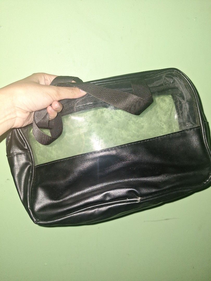 Black Medium Size Travel Washbag (Category: Purses & Pouches) located in General Mariano Alvarez. Submitted by aj_declutters (Listing ID 1405885210, Image 2). Description: No issue; just selling it to declutter..