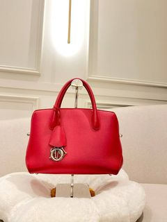 (Category: ) located in . Submitted by luxshare_preloved_ (Listing ID 1405781581, Image 1). Description: .