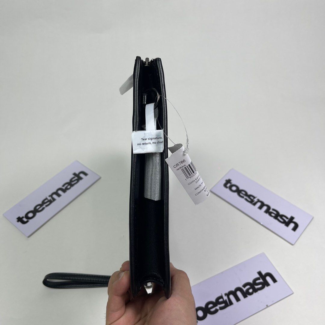 Coach Charter Clutch Bag (Category: Luxury Bags & Wallets) located in Manila. Submitted by toesmash (Listing ID 1405896119, Image 2). Description: Brandnew Onhand Authentic Dm to purchase.