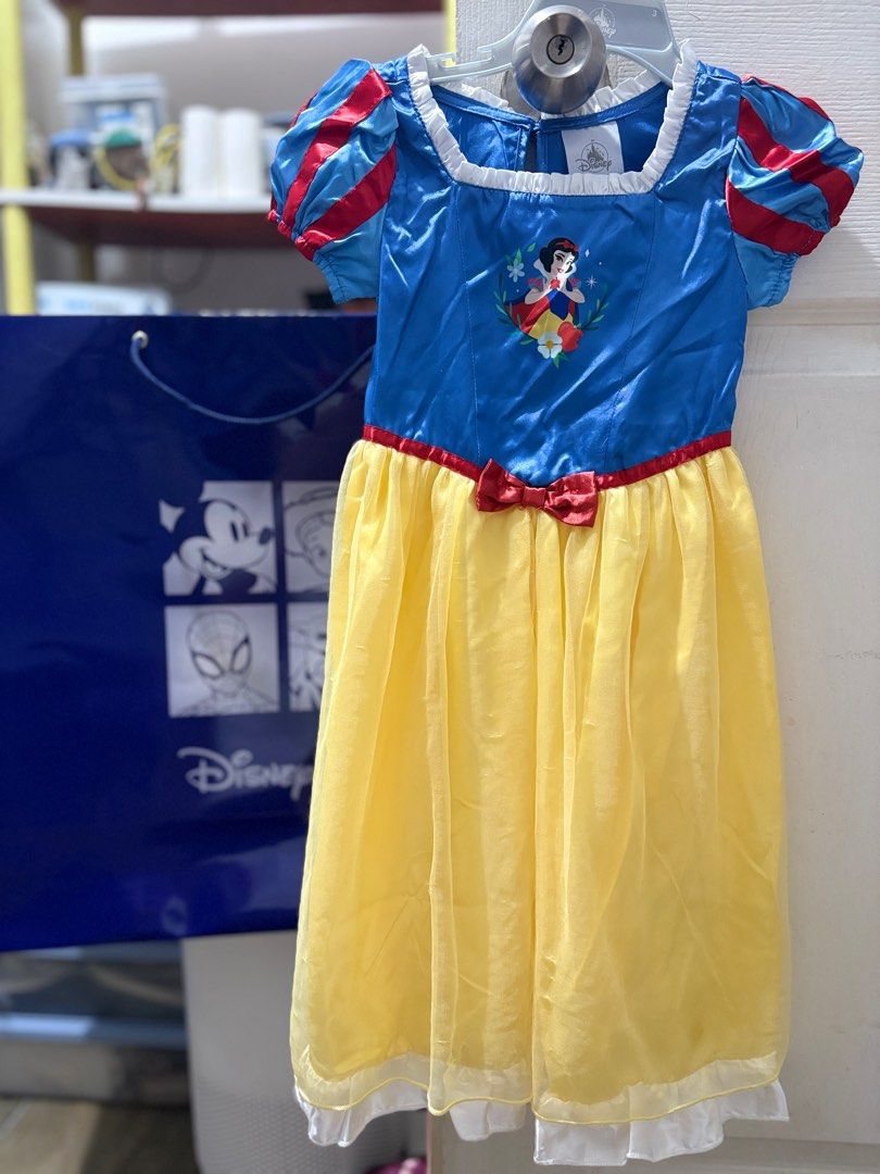 Disney Snow White Dress (Category: Babies & Kids Fashion) located in General Trias. Submitted by whimsylist (Listing ID 1405819191, Image 2). Description: - Authentic Disney Snow White dress - Blue bodice with Snow White graphic - Red bow detail - Yellow skirt - Puff sleeves with red accents - Includes Disney store Used Once donly for Halloween Party. Dress is in good condition.