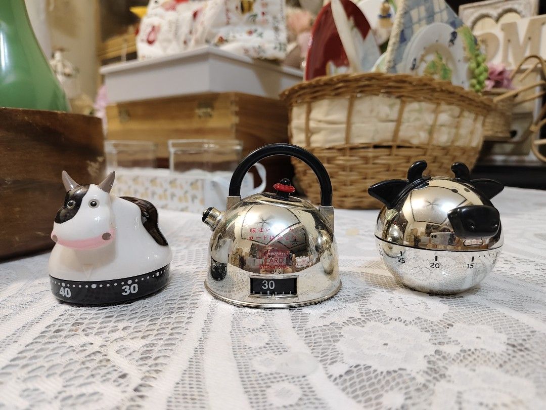 {Each} Assorted Design mechanical kitchen timers shaped like cows and a ...