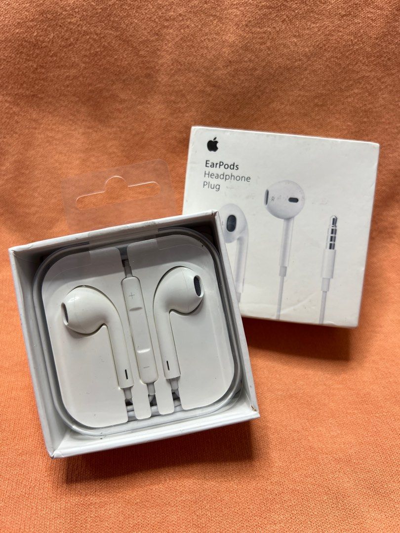Earphone Jack Type 3.5mm (Category: Earphones) located in Manila. Submitted by as_onlineshop11 (Listing ID 1405785013, Image 1). Description: Compatible to Android cod via lalamove meet up.