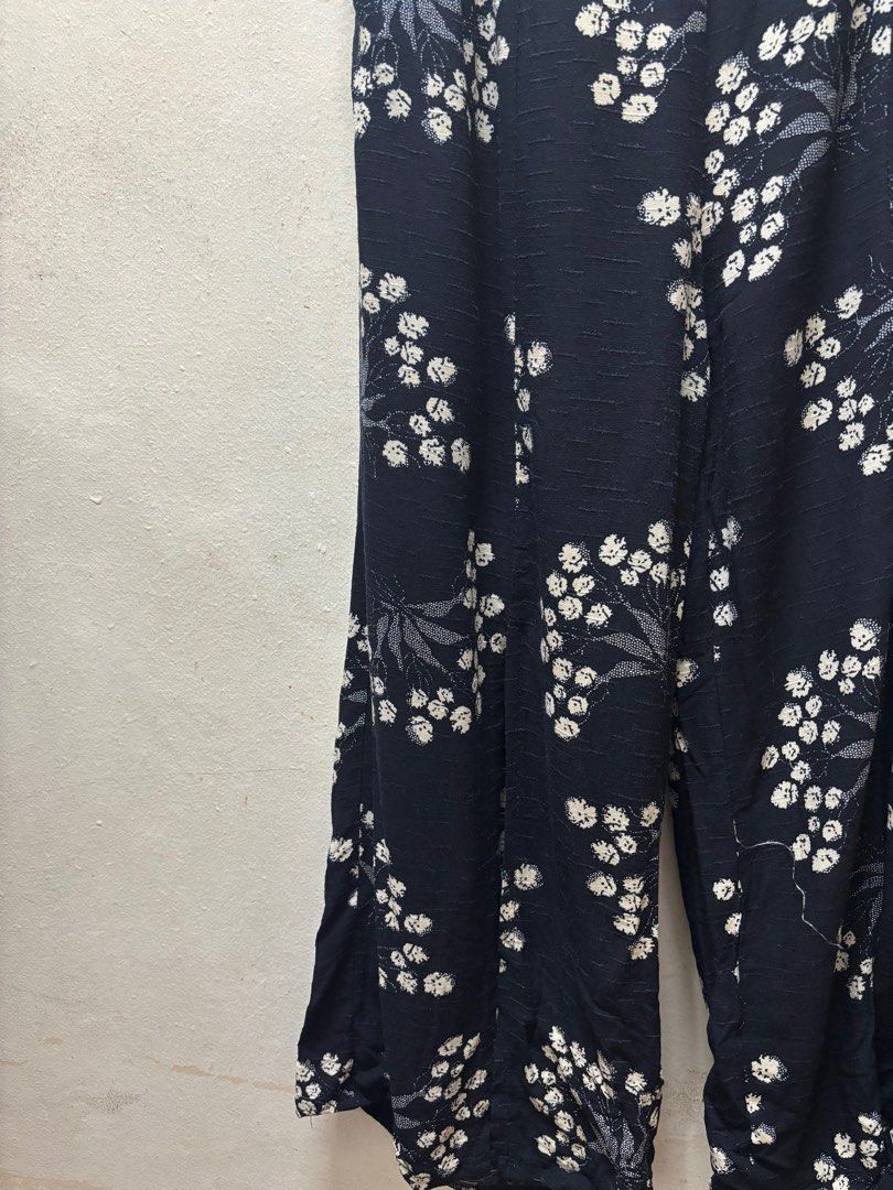 Floral Wide Leg Pants/Culottes (Category: Other Bottoms) located in Paranaque City. Submitted by cathsudon (Listing ID 1405715741, Image 2). Description: - Wide-leg pants, ends around the ankle - Dark navy background with white floral pattern - Tie-waist detail - Comfortable, flowing design. Cut on the leg opening for cutesy flow. - Lightweight fabric - Perfect for casual or chic outfits. Especially the beach or on vacation! > Message for WW and 