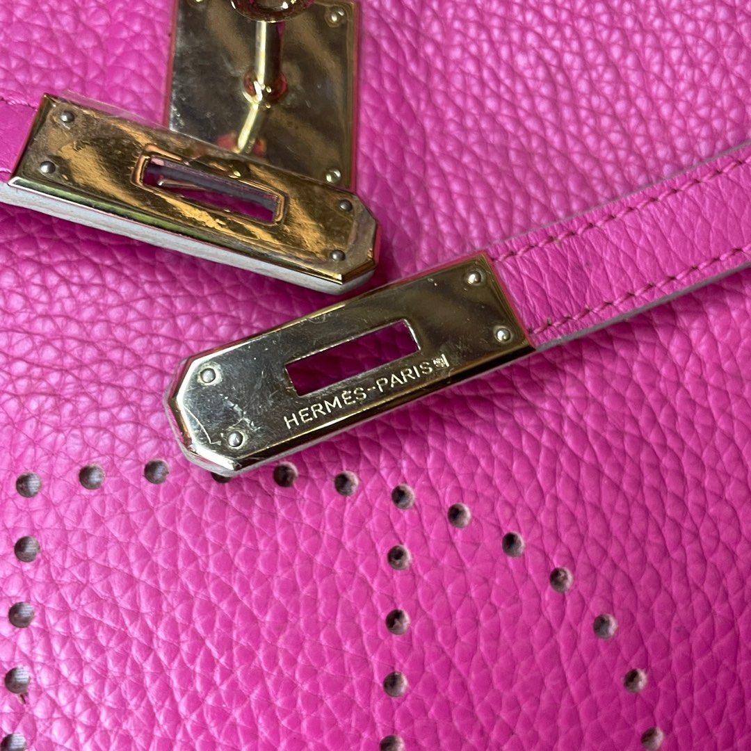 Hermes 2 Way Bag (Category: Luxury Bags & Wallets) located in Bacolod City. Submitted by classy.glamour (Listing ID 1405877754, Image 3). Description: Hermes 2 Way Bag Riri zipper Size: Large with 3 compartments Condition: Very good Flaw: Scratch and Missing zipper puller .