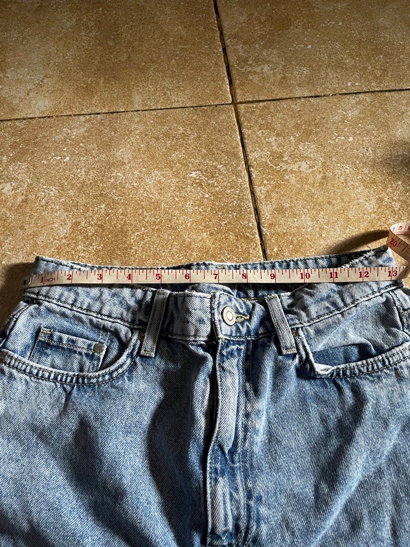 H&m bermuda jean shorts (Category: Shorts) located in Manila. Submitted by shopthevintage (Listing ID 1405749496, Image 3). Description: Pm for details.