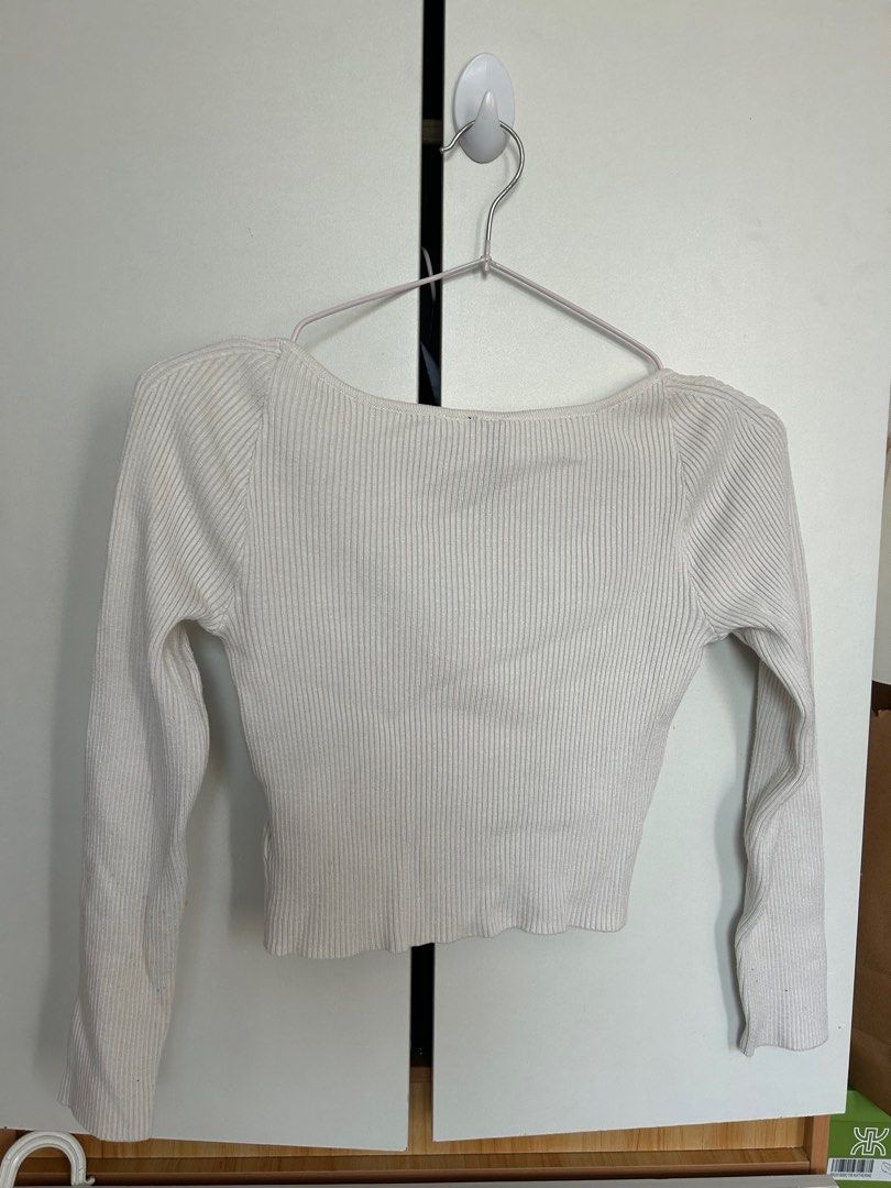 H&M Divided Bustier-look rib-knit top (Category: Sleeveless) located in Dasmarinas. Submitted by lilonsttch (Listing ID 1405730317, Image 3). Description: - H&M Divided crop top - Cream ribbed fabric - Bustier neckline - Long sleeves - Size S - Neutral color - easy to style Original price: ₱ 1,549.00 Price is negotiable ☺️.