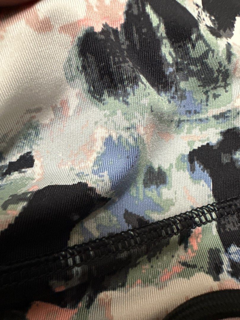 H&M Sport Leggings (Category: Activewear) located in Muntinlupa City. Submitted by toomuchstuff17 (Listing ID 1405893145, Image 3). Description: - H&M Sport leggings - Size: S - Design: Colorful abstract pattern - Features: Black waistband - Material: Blend, suitable for sports - Fit: Comfortable and flexible.