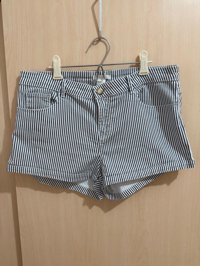 H&M Striped Shorts (Category: Shorts) located in Mandaluyong City. Submitted by projectsaleph (Listing ID 1405722246, Image 1). Description: - Striped shorts - Pockets - Black and white vertical stripes - Versatile for casual wear.