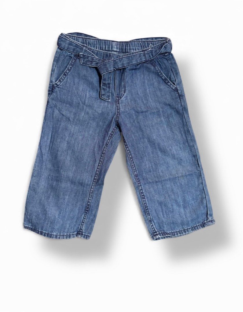 H&M Wide Leg Cropped Denim Pants (Category: Babies & Kids Fashion) located in Subic. Submitted by kylys.corner (Listing ID 1405757623, Image 1). Description: - H&M wide leg cropped denim pants - Features: - Elastic waistband with tie - Light blue denim color - Size: US 4-5Y, EUR 110, CA 4-5A - Made in Bangladesh.
