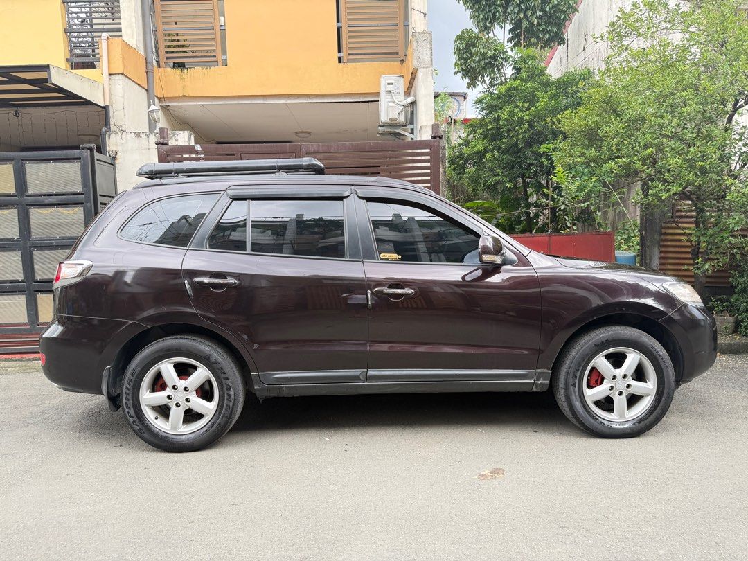 Hyundai Santa Fe 2.4 (A) (Category: Used Cars) located in Quezon City. Submitted by checlutter (Listing ID 1405746776, Image 3). Description: For Sale: ✅ 2009 Hyundai Santa Fe ✅ Automatic transmission/Triptronic +/- ✅ 2.2 CRDI diesel turbo intercooler engine ✅ No delay ✅ Good running condition ✅ 7 to 8 seater ✅ Cold Aircon ✅ Power windows/side mirrors ✅ Android LCD monitor with back camera ✅ Leather Seats ✅ No kalampag ✅ No tagas ✅ 18” Advan mags