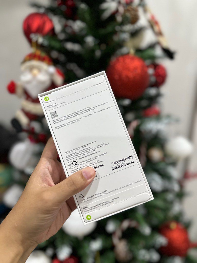 Iphone 17 Pro Silver 256gb Brand new (Category: iPhone 17 Series) located in Caloocan City. Submitted by acvalloyas (Listing ID 1405822629, Image 3). Description: Brand new and sealed Ip 17 pro 256 gb Silver Local unit / NTC Meet up: SM Caloocan Pick up: Celina homes 2.