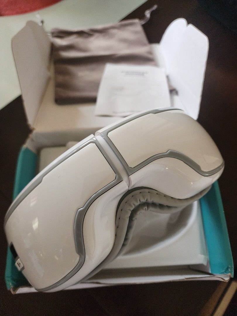 JidiTech Eye Care Portable Eye Massager (Category: Face Care) located in Calamba. Submitted by minabubu (Listing ID 1405717304, Image 1). Description: RFS: found another gift for our secret santa - Unused condition - Includes original box, manual, charging cable, and carrying pouch - Stylish white and gray design - Bluetooth enabled - Designed for eye care and relaxation.