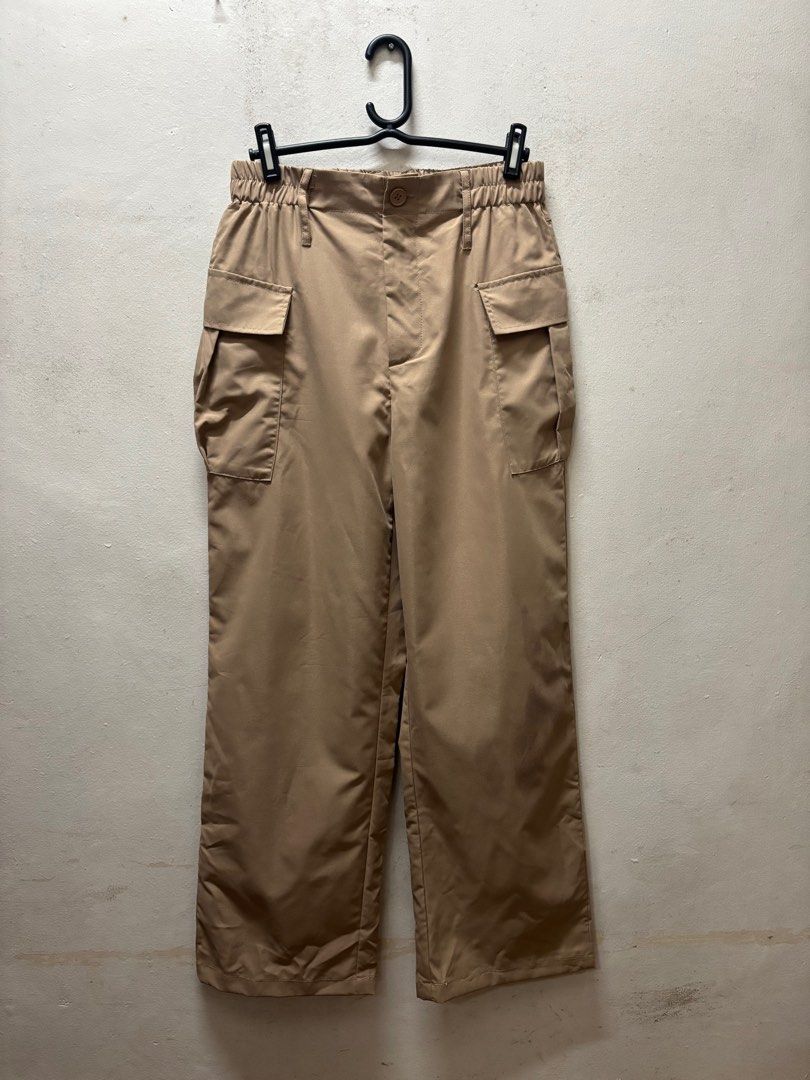 Khaki Cargo Pants (Category: Other Bottoms) located in Paranaque City. Submitted by cathsudon (Listing ID 1405716774, Image 1). Description: > Comfy and good for casual days > Stretchable, elastic waist band > Message for WW > Rfs: Decluttering > Price is negotiable MOP: GCash/BPI via QR (will be provided once I accept the price offered) Delivery: Grab or Lalamove Delivery fee will be shouldered by Buyer.