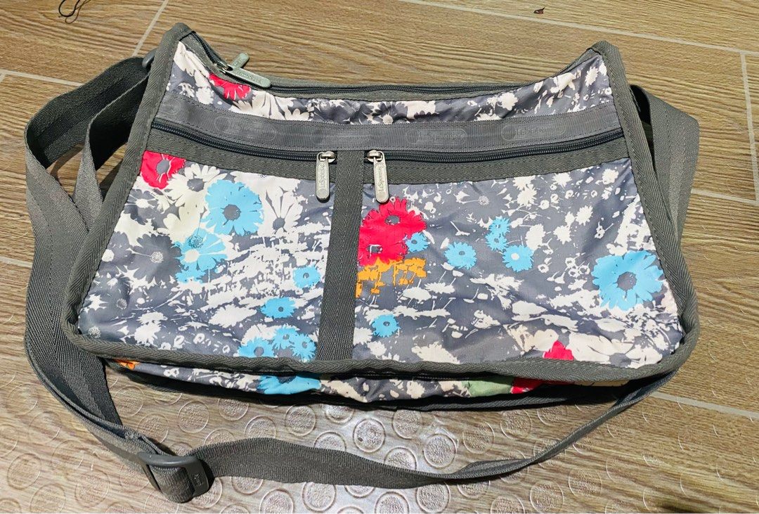 LeSportsac Floral Shoulder Bag (Category: Shoulder Bags) located in Manila. Submitted by badeth11 (Listing ID 1405751872, Image 1). Description: Decluttering 💯 Used twice! need lang po linisin since naka stock lang sya. .