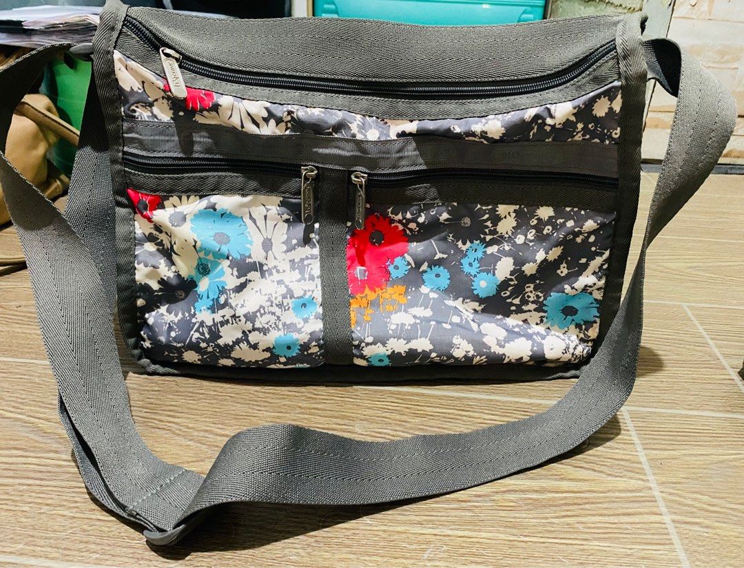 LeSportsac Floral Shoulder Bag (Category: Shoulder Bags) located in Manila. Submitted by badeth11 (Listing ID 1405751872, Image 3). Description: Decluttering 💯 Used twice! need lang po linisin since naka stock lang sya. .