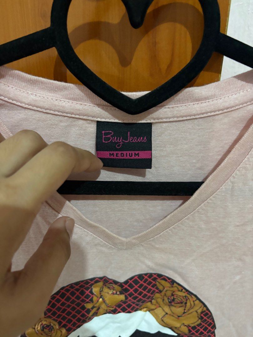 Light pink tshirt (Category: Shirts) located in Subic. Submitted by lenhub (Listing ID 1405850009, Image 2). Description: Like new 💯.