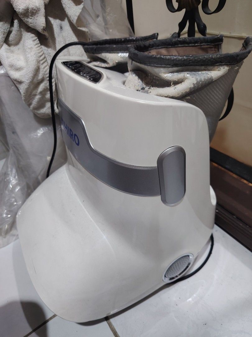 Massage chair (Category: Massage Devices) located in Caloocan City. Submitted by lookingsomething (Listing ID 1405826933, Image 3). Description: Massage chair and foot massage. 100% working..