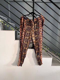 (Category: ) located in . Submitted by fashionlabels (Listing ID 1405798569, Image 1). Description: .