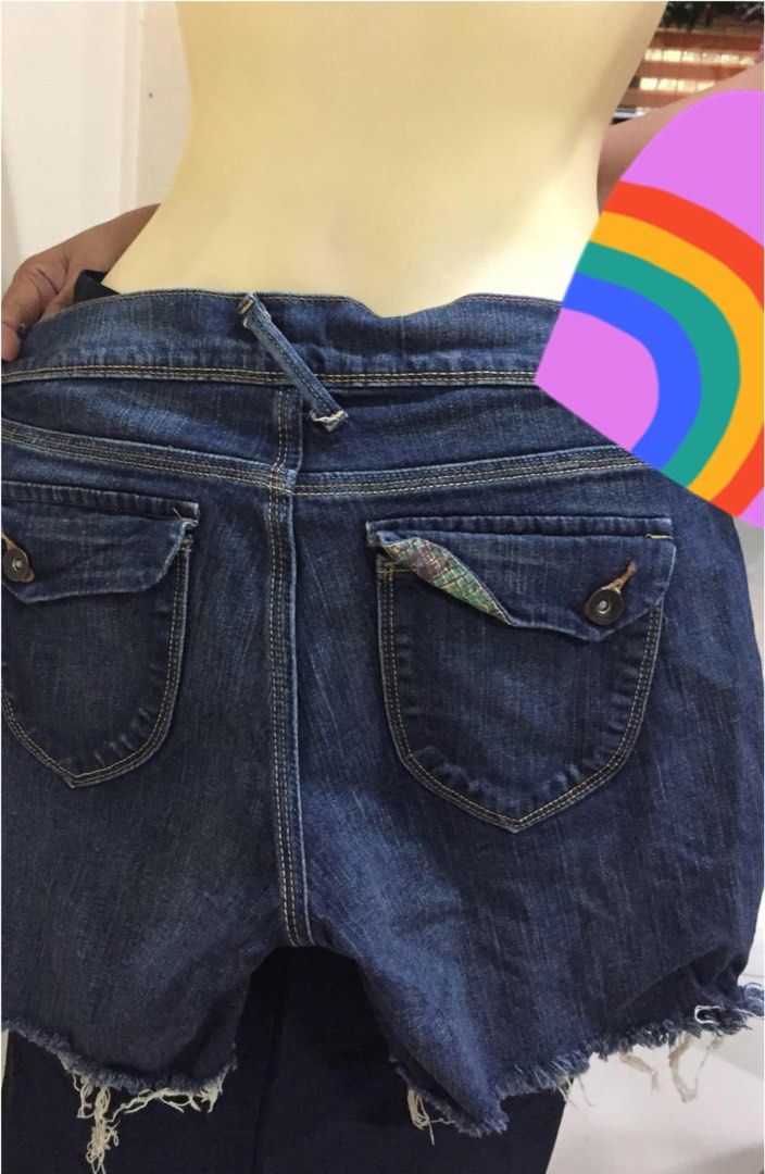 Old Navy Denim Shorts (Category: Shorts) located in Quezon City. Submitted by mdmshops (Listing ID 1405739371, Image 1). Description: - Old Navy denim shorts - Dark blue wash - Frayed hem - Two front pockets - Two back pockets - Button and zipper closure - Size tag visible.