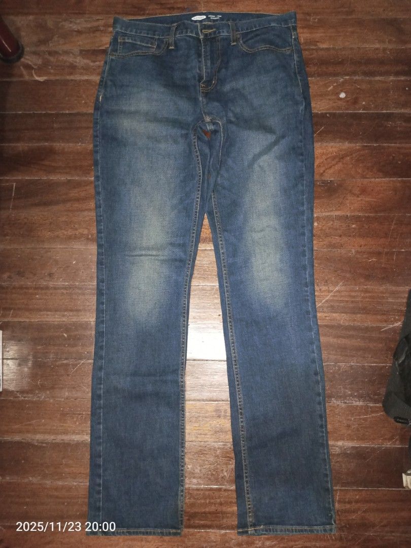 Old Navy Straight Jeans 33x36 (Category: Jeans) located in Mandaluyong City. Submitted by quickbee (Listing ID 1405845284, Image 1). Description: - Old Navy straight jeans for men - Size: 33x36 on tag - Actual measurements on tape shown in pictures - Classic blue wash - Button and zipper closure - Front and back pockets - Material: Cotton blend.